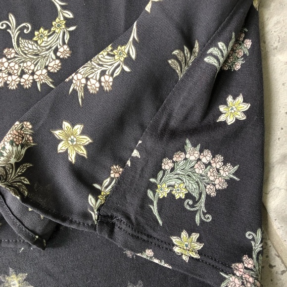 LOFT Flowy Blouse - Picture 4 of 8